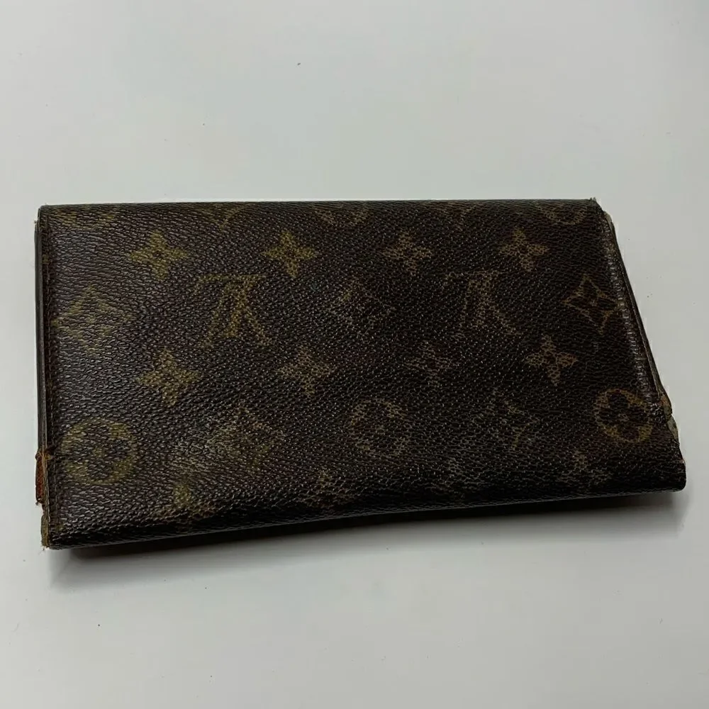 Authentic Louis Vuitton Monogram Sarah Wallet
